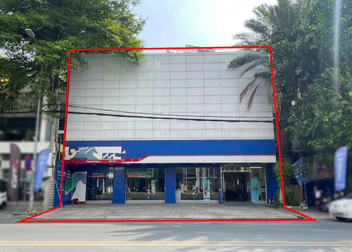 Commercial shop for rent near Olympic stadium