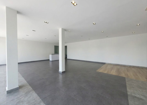 Commercial shop for rent near Olympic stadium