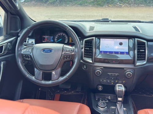 Ford Everest 2020 titanium full