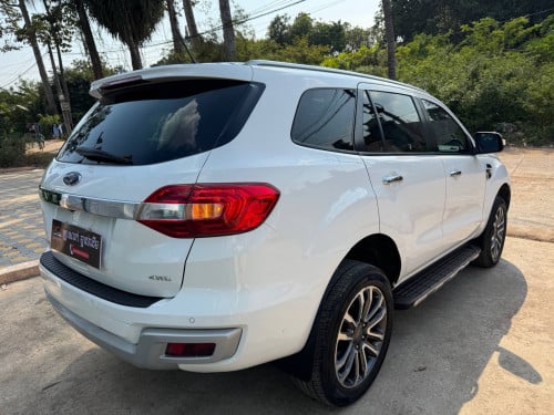 Ford Everest 2020 titanium full