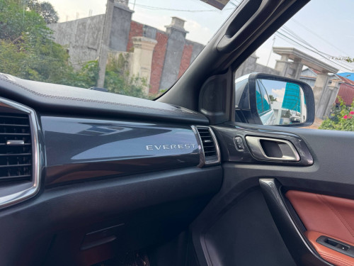 Ford Everest 2020 titanium full