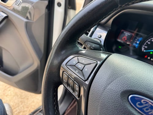Ford Everest 2020 titanium full
