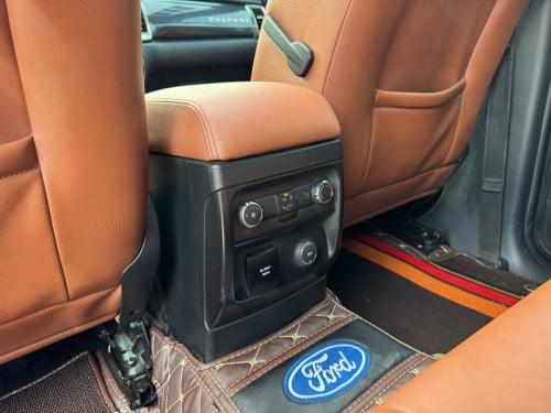 Ford Everest 2020 titanium full