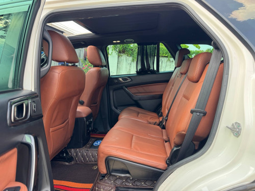 Ford Everest 2020 titanium full