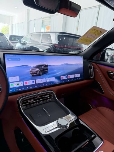 Geely M9 in stock ប៉ុង 2
