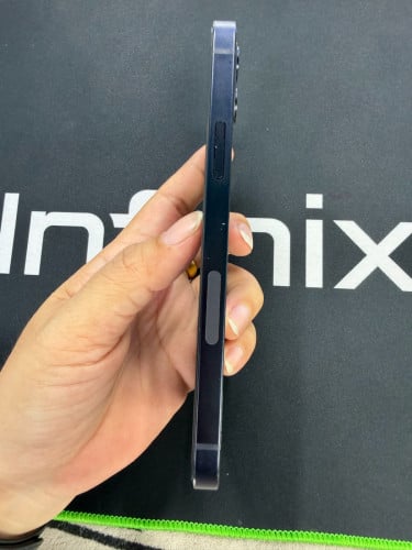 iPhone 12 សានុំហ្សីន
