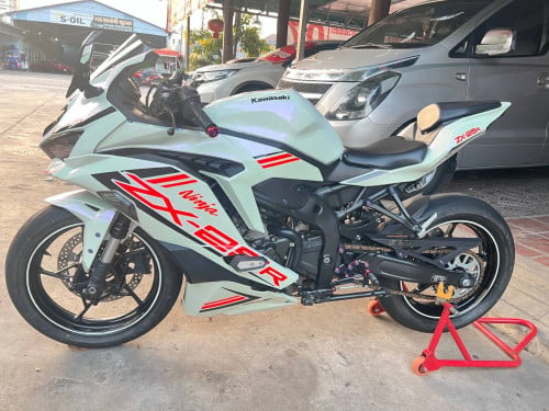 Kawasaki Ninja ZX25R ឆ្នាំ020
