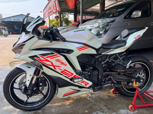 Kawasaki Ninja ZX25R ឆ្នាំ020