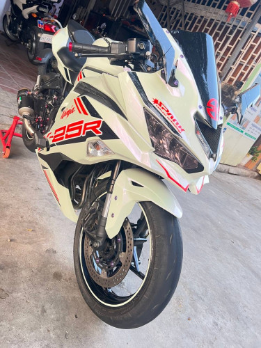 Kawasaki Ninja ZX25R ឆ្នាំ020