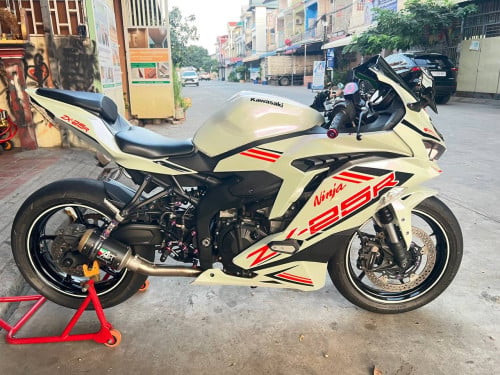 Kawasaki Ninja ZX25R ឆ្នាំ020
