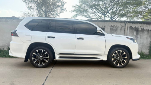 Lexus 570. ឆ្នាំ 2015 ឡេីង 2021 ឡេីង ក្នុង ក្រៅ Arab