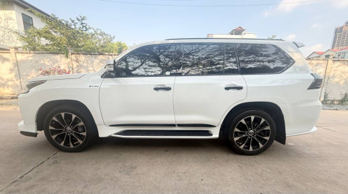 Lexus 570. ឆ្នាំ 2015 ឡេីង 2021 ឡេីង ក្នុង ក្រៅ Arab