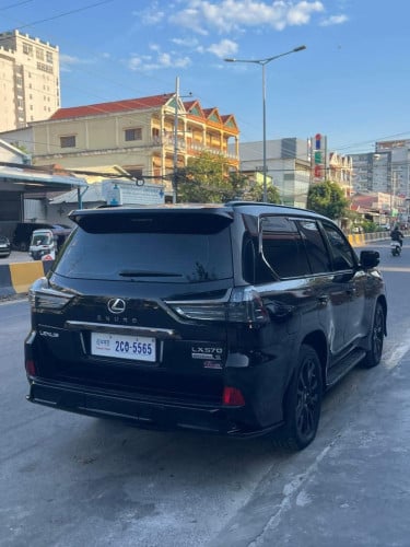 Lexus LX570 2020 Kuro