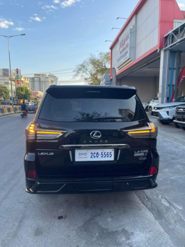 Lexus LX570 2020 Kuro