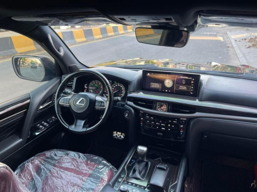 Lexus LX570 2020 Kuro