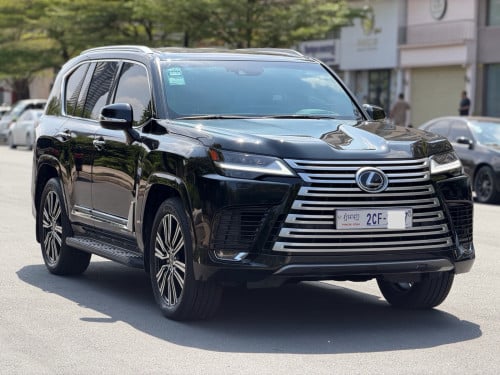 Lexus LX600 ឆ្នាំ2024 Turbo sport Full Option 25 Speakers ម្ចាស់ដើមប្រើបាន1មុឺនគីឡូជាង នៅស្កុត1ជុំ