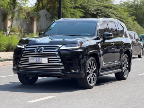 Lexus LX600 ឆ្នាំ2024 Turbo sport Full Option 25 Speakers ម្ចាស់ដើមប្រើបាន1មុឺនគីឡូជាង នៅស្កុត1ជុំ