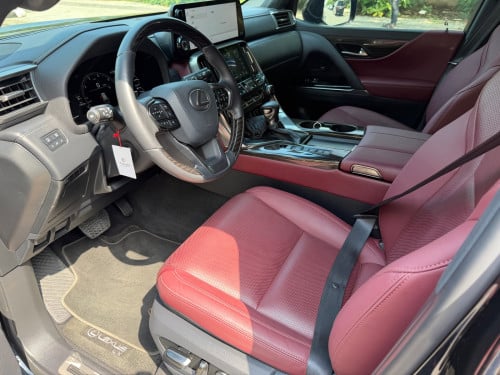 Lexus LX600 ឆ្នាំ2024 Turbo sport Full Option 25 Speakers ម្ចាស់ដើមប្រើបាន1មុឺនគីឡូជាង នៅស្កុត1ជុំ