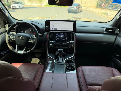 Lexus LX600 ឆ្នាំ2024 Turbo sport Full Option 25 Speakers ម្ចាស់ដើមប្រើបាន1មុឺនគីឡូជាង នៅស្កុត1ជុំ