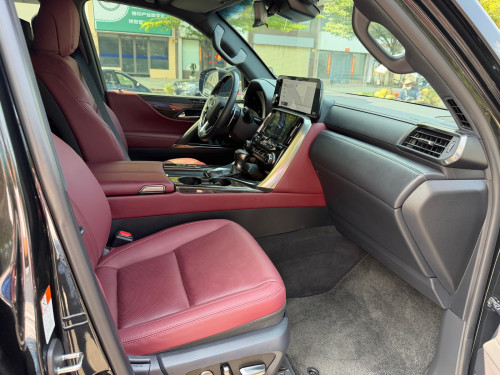Lexus LX600 ឆ្នាំ2024 Turbo sport Full Option 25 Speakers ម្ចាស់ដើមប្រើបាន1មុឺនគីឡូជាង នៅស្កុត1ជុំ