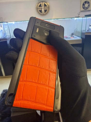 MetaVertu 2 alligator