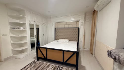 Peng Hout Boung Snor Villa at corner for rent