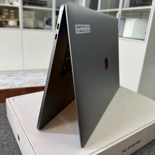 MacBook Pro 2017 15-inch CPU i7 | 16G | 512G | VGA 4G មួយទឹកស្អាត ធានា 3 ខែ