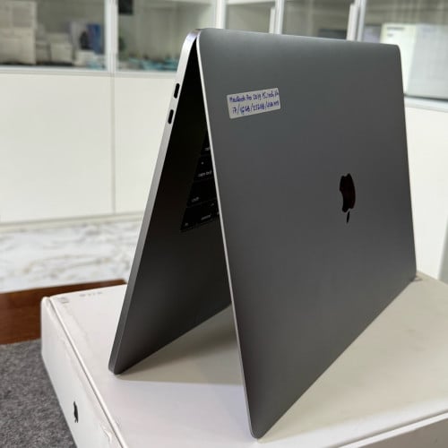 MacBook Pro 2019 15-inch CPU i7 | 16G | 256G | VGA 4G មួយទឹកស្អាត ធានា 3 ខែ