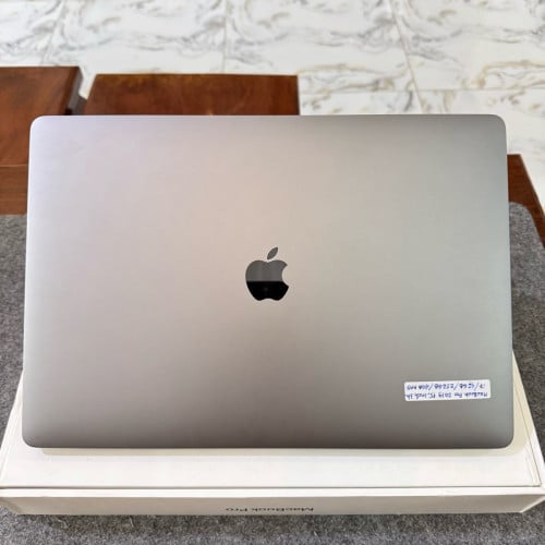 MacBook Pro 2019 15-inch CPU i7 | 16G | 256G | VGA 4G មួយទឹកស្អាត ធានា 3 ខែ
