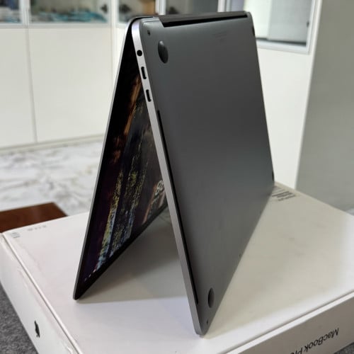 MacBook Pro 2019 15-inch CPU i7 | 16G | 256G | VGA 4G មួយទឹកស្អាត ធានា 3 ខែ