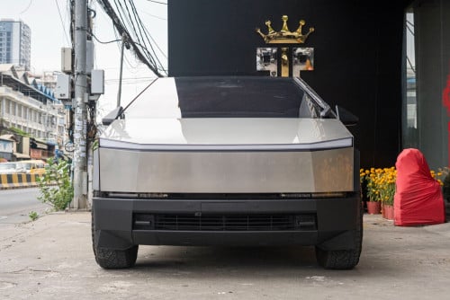 Tesla Cyber Truck / Gold 2024 ក្រដាស់ពន្ធ