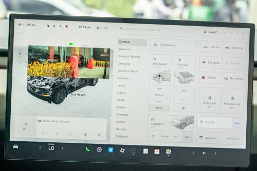 Tesla Cyber Truck / Gold 2024 ក្រដាស់ពន្ធ