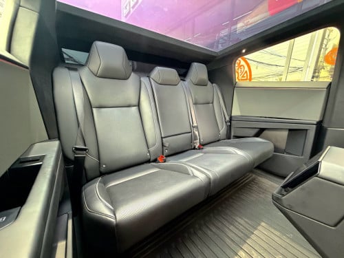 Tesla Cyber Truck / Gold 2024 ក្រដាស់ពន្ធ
