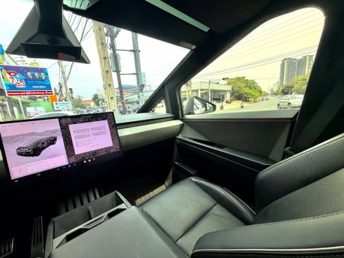 Tesla Cyber Truck / Gold 2024 ក្រដាស់ពន្ធ