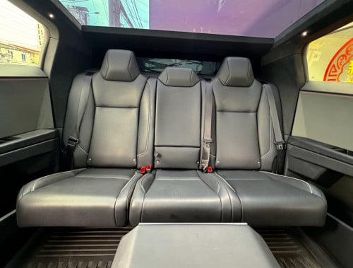 Tesla Cyber Truck / Gold 2024 ក្រដាស់ពន្ធ