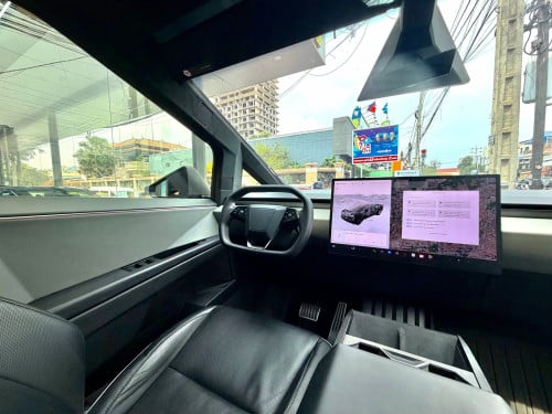 Tesla Cyber Truck / Gold 2024 ក្រដាស់ពន្ធ