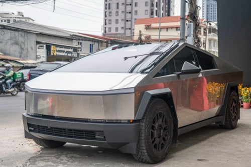Tesla Cyber Truck / Gold 2024 ក្រដាស់ពន្ធ