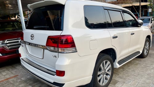 Toyota Land Cruiser 2009 V6 Urgent sale!!!