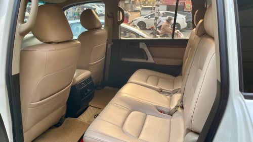 Toyota Land Cruiser 2009 V6 Urgent sale!!!