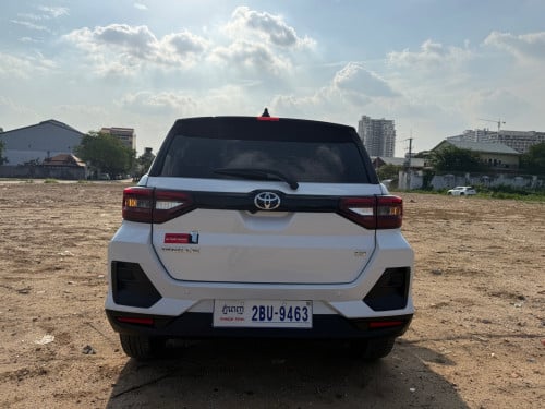 Toyota Raize 2023 ម្ខាស់ដើមទី១ទិញខ្លាញ់គោ គីឡូ១ម៉ឺនជាងគីឡូទេ ថ្មីណាស់ទឹកថ្នាំស៊្រីន១ជុំ
