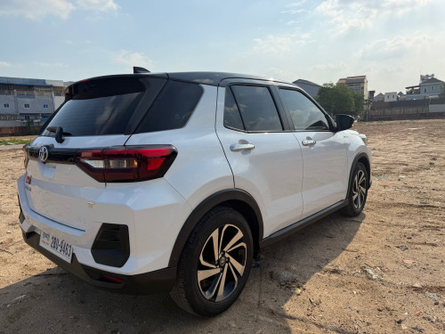 Toyota Raize 2023 ម្ខាស់ដើមទី១ទិញខ្លាញ់គោ គីឡូ១ម៉ឺនជាងគីឡូទេ ថ្មីណាស់ទឹកថ្នាំស៊្រីន១ជុំ