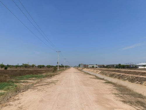 ដីលក់បន្ទាន់ ជាប់ប្រឡាយ៤០ម