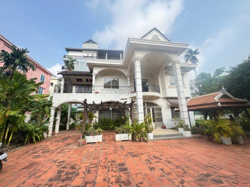 វីឡាសម្រាប់ជួល នៅចំរើនផល ដីឡូរធំ