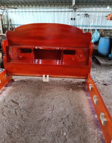 គ្រែឈើផ្ចឹក