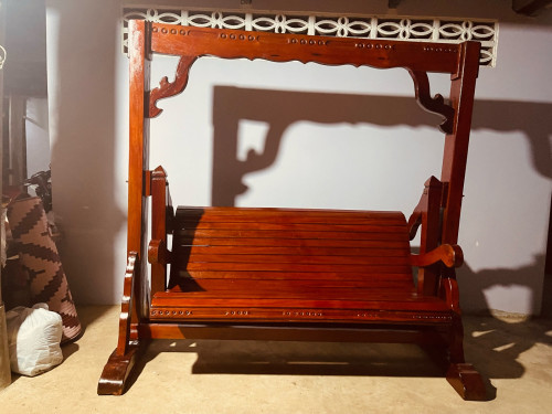 ទោងអង្គុយលេង