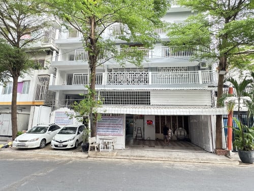 ផ្ទះឬអាគារជួលកម្ពស់  6ជាន់ (出租房屋或樓宇)