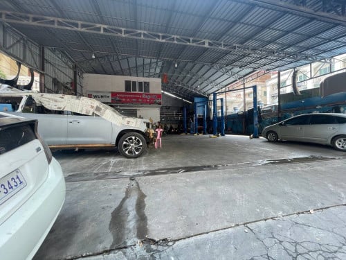 ឃ្លាំងជួល បឹងត្របែក