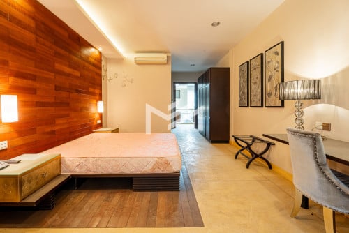 សណ្ឋាគារសម្រាប់លក់-12-Room Hotel For Sale Near Night Market