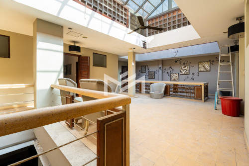សណ្ឋាគារសម្រាប់លក់-12-Room Hotel For Sale Near Night Market
