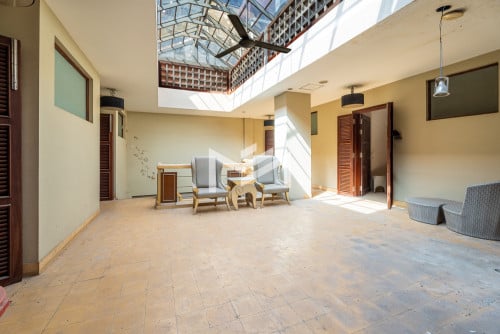 សណ្ឋាគារសម្រាប់លក់-12-Room Hotel For Sale Near Night Market